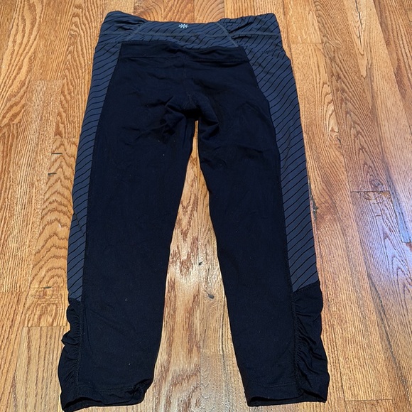 Athleta crop leggings size xs - Picture 3 of 3